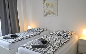 Helle Ferienwohnung an der Rheinpromenade 50 qm